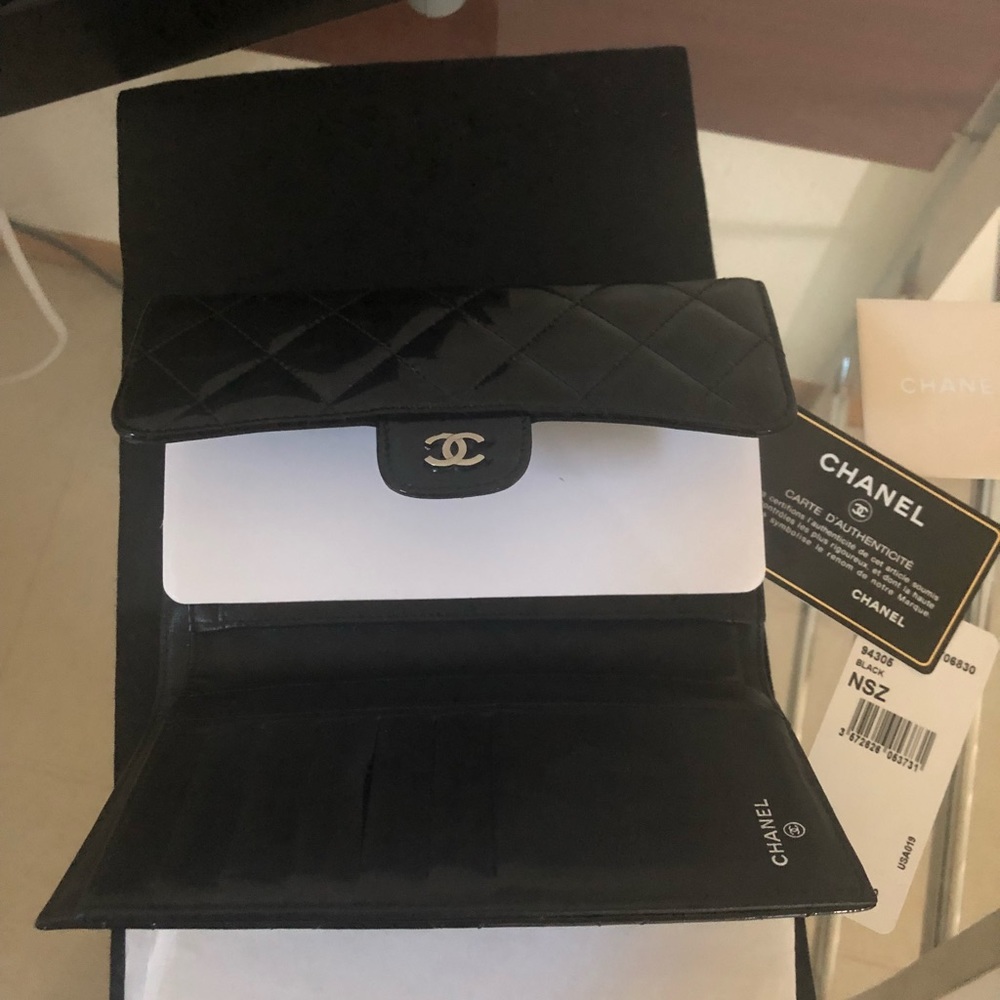 CHANEL CLASSIC L-FLAP WALLET QUILTED PATENT LEATHE